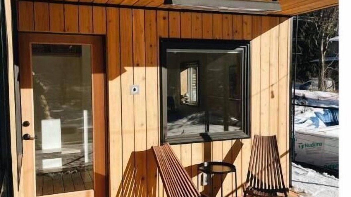 Sunshine Valley Cabin | The Black Pine - Modern Mountainside Retreat