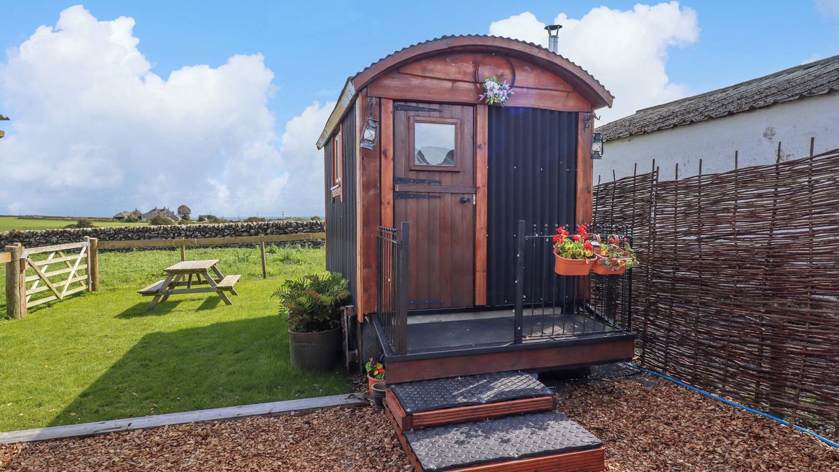 Newton Stewart Cottage | THE BLACK SHEEP, pet friendly, character holiday cottage in Whithorn