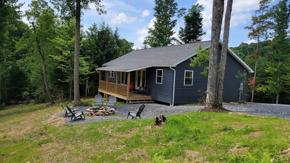 French Creek Cottage | The Blackberry Cottage at Mountain Paradise