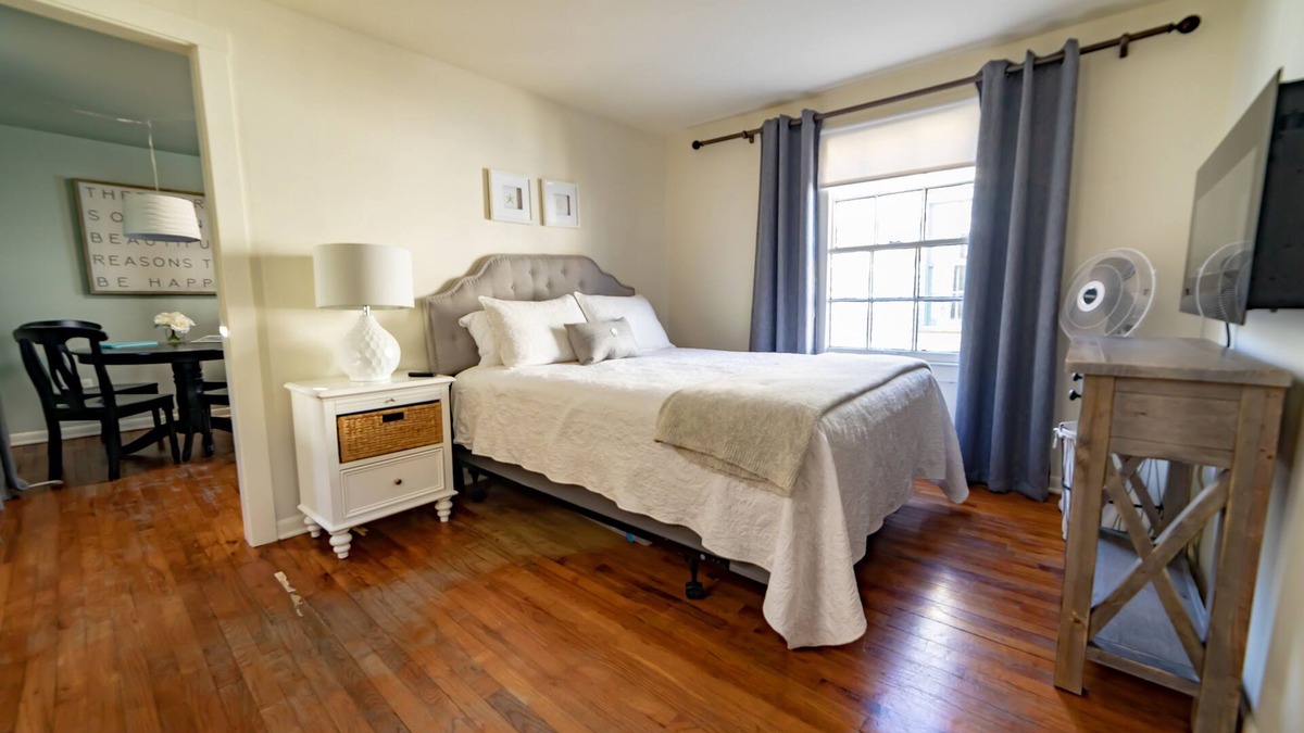 Seville Historic District Cottage | The Blake: Cottage in Historic Downtown Pensacola