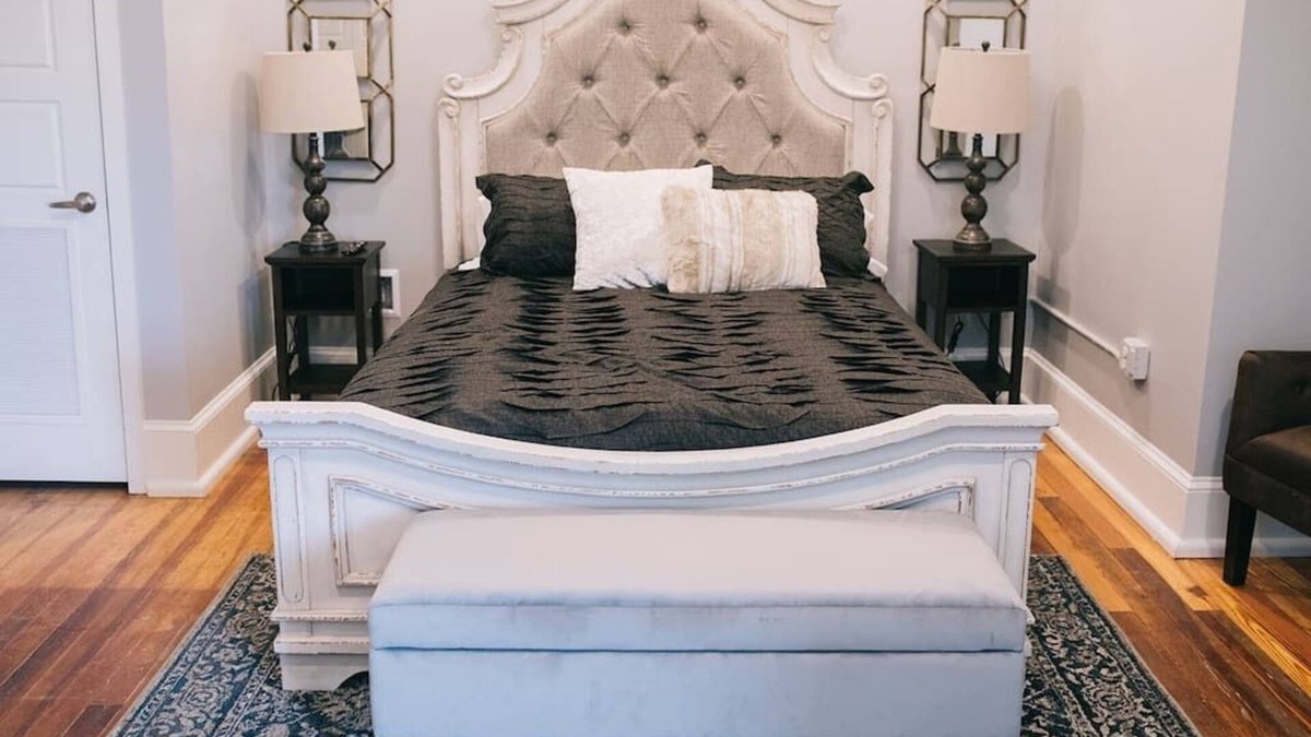 Lake City Apartment | The Blanche - Room 311