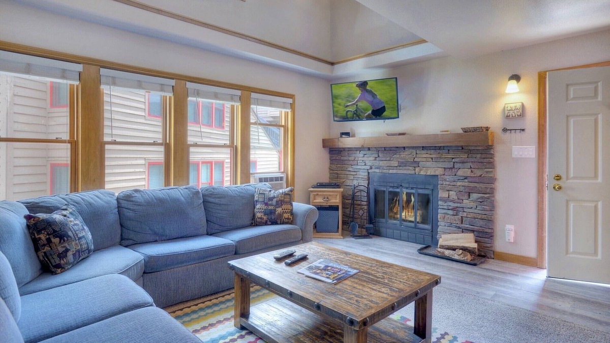 Durango Condo | The Blue Bear (#9) | Near FLC, Town, Trails & Golf - Pool & Hot Tub