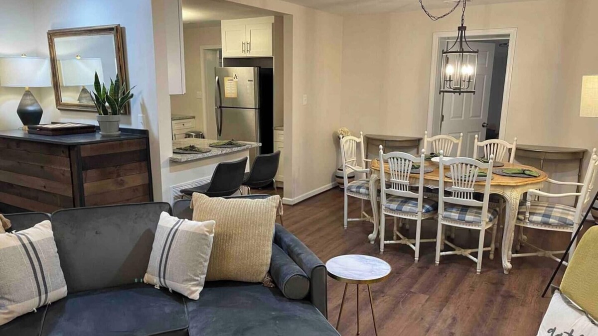 Acworth House | The Blue Bungalow- sleeps 7