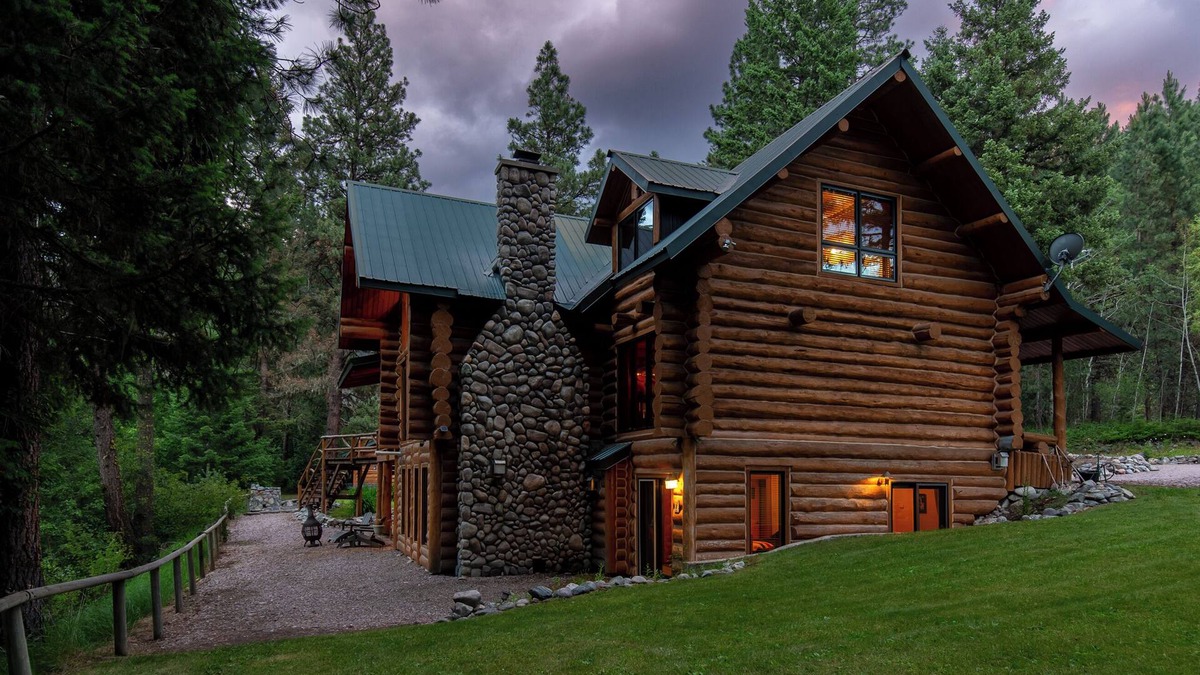 Clinton Cabin | The Blue Damsel - enjoy sleeping to the peaceful sounds of Rock Creek