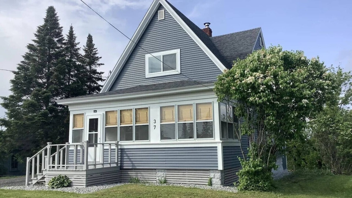 Fort Fairfield House | The Blue Gable Retreat-Direct Trail Access