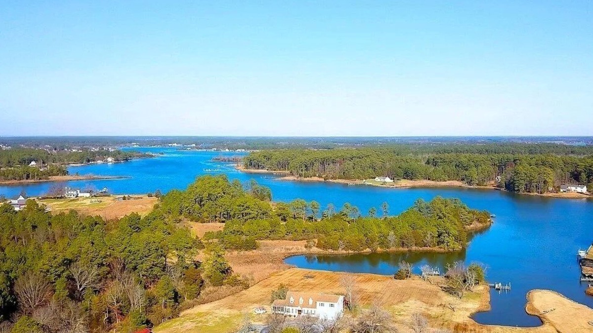 Woolford House | The Blue Heron-Spacious Waterfront Eastern Shore getaway with kayaks