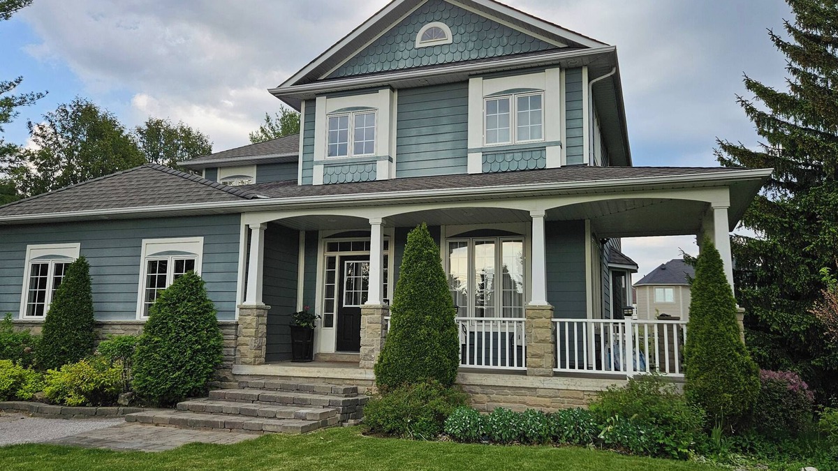 New Tecumseth House | The Blue House - 4 Bedrooms + Pool - Perfect for the Whole Family!