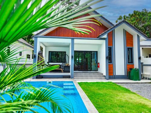 Na Thon House | The Blue House Lipa Noi