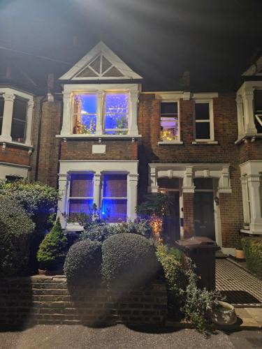 Hoe Street House | The blue international inn