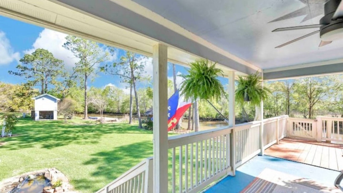 New Iberia House | The Blue Jay Getaway