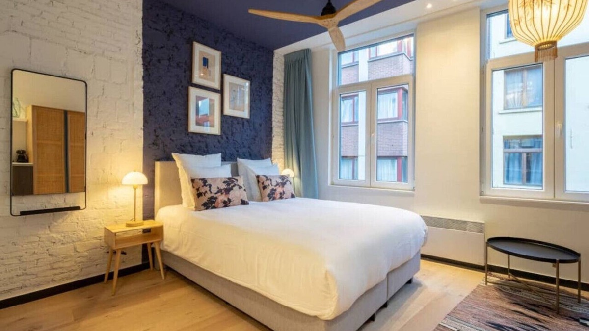 Sint-Andries Apartment | The Blue Parrot by SHWAY