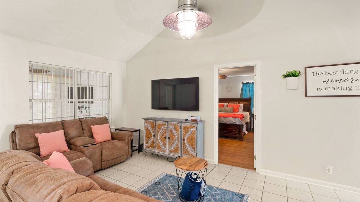 Brunswick House | The Blue Pearl | 3 Bed, 2 Bath
