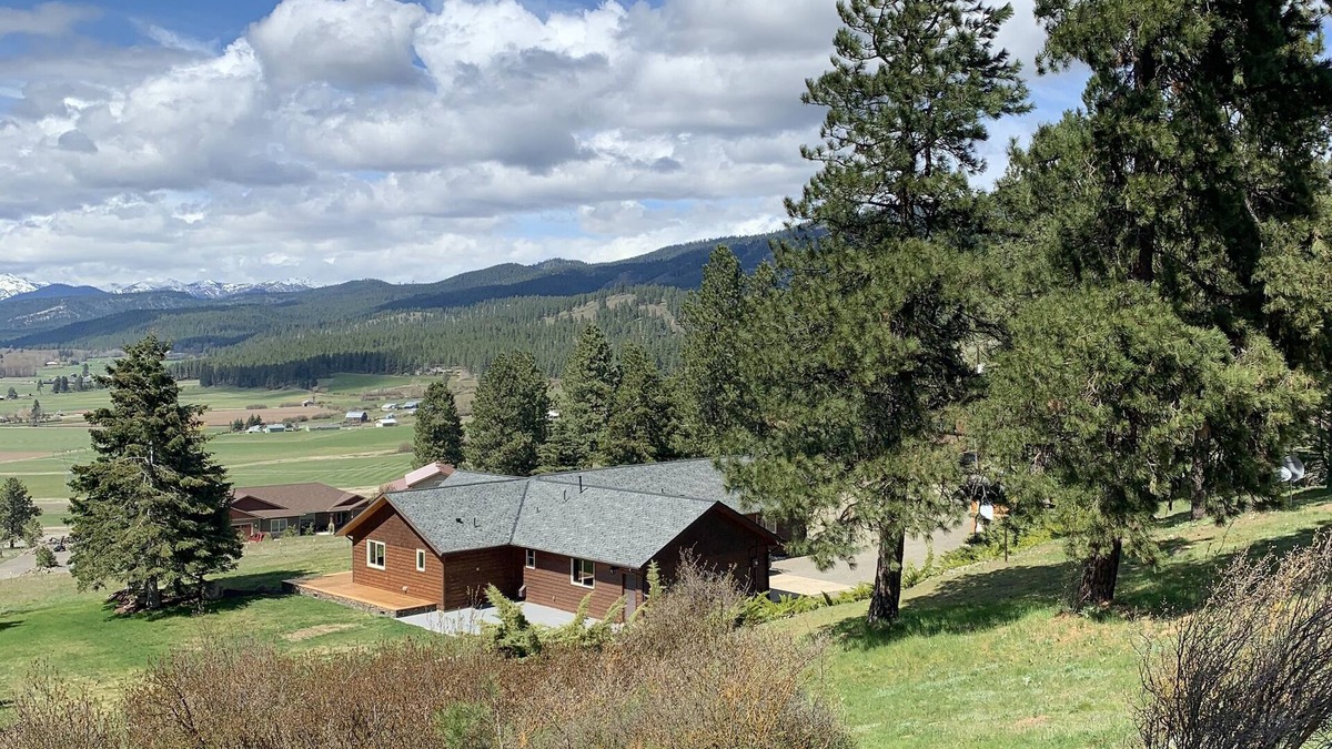 Cle Elum House | The Blue Spruce Ranch Cascade and Teanaway Valley Views and Sunsets