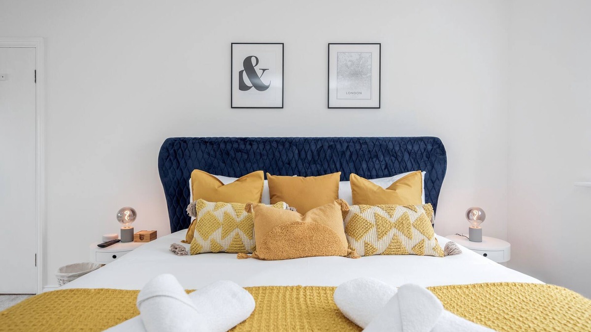 Redbridge Apartment | The Blueberry - Luxury Apartment by Damask Homes
