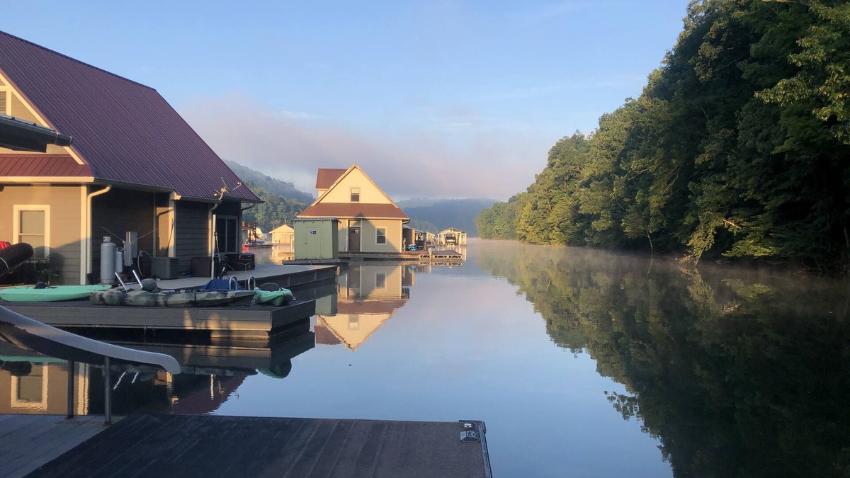 Big Creek House | THE BLUEBIRD, Norris Lake at Whitman Hollow Marina