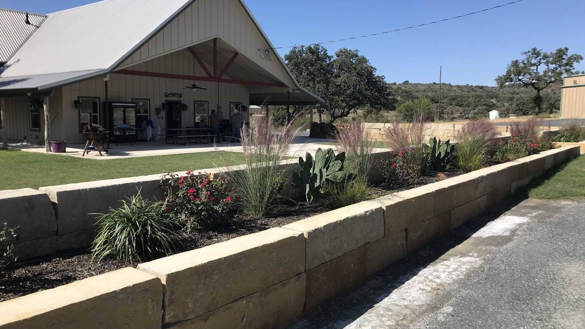 Bandera House | The Bluff Springs Lodge