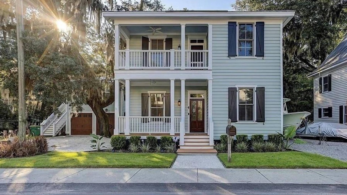 Olde Town House | The Bluffton Village Home-5BR Old Town Luxury, Includes Separate Carriage House!