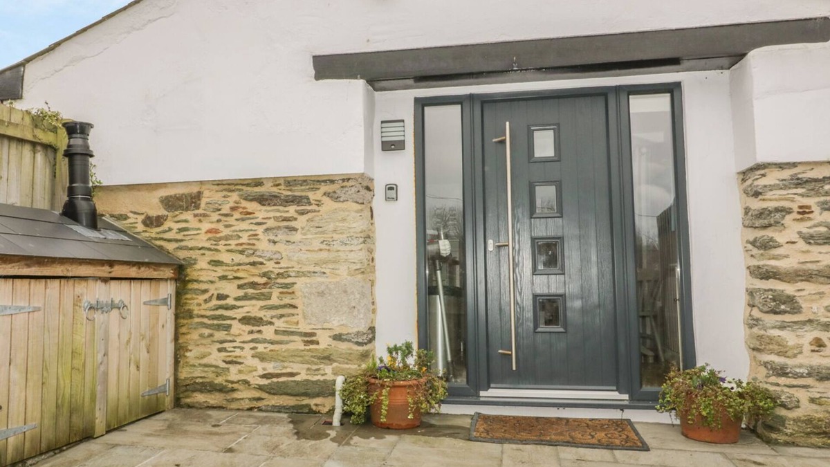Crantock Cottage | THE BOLTHOLE, pet friendly, with open fire in Crantock