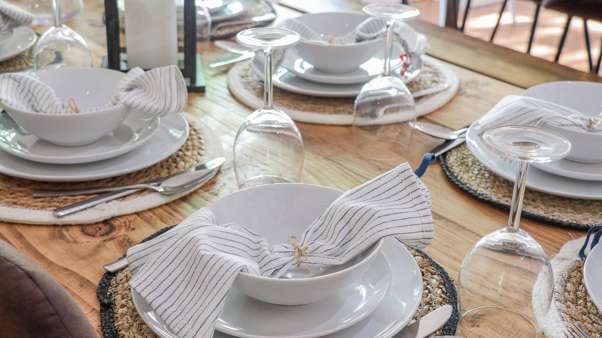 Colwyn Bay Cottage | The Bookcase