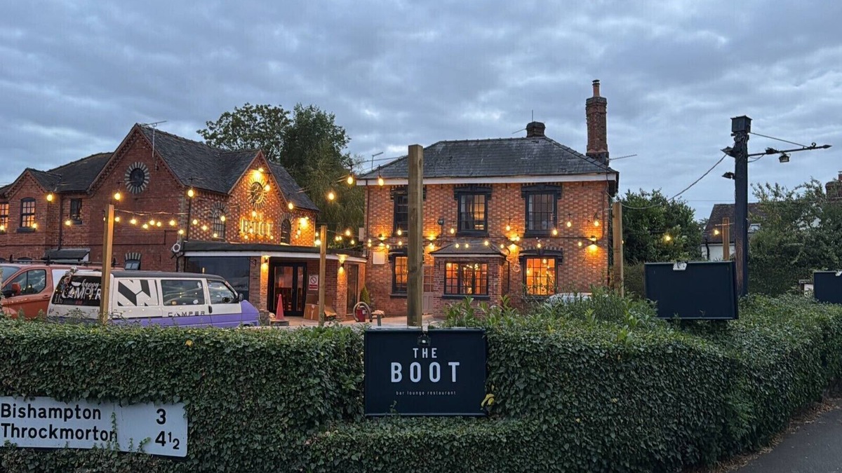 Flyford Flavell Hotel | The Boot Inn