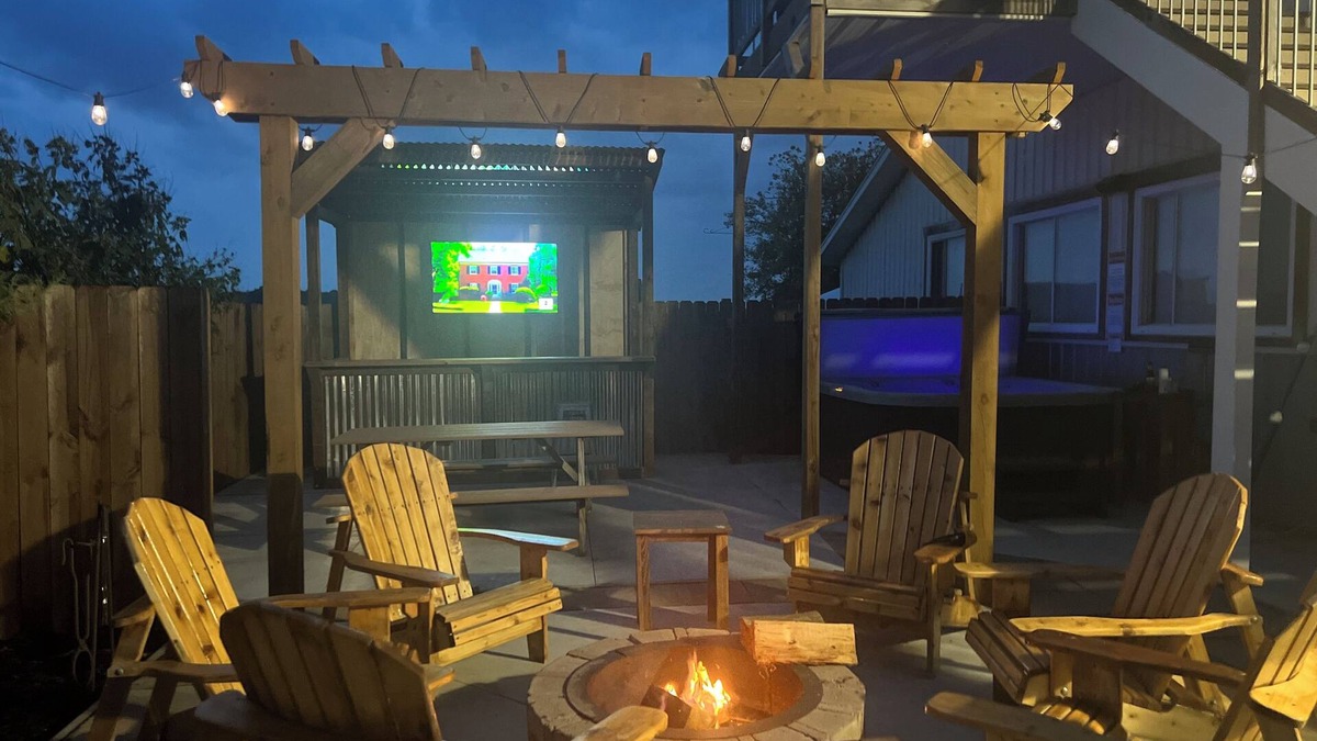 Hamilton Apartment | The Bourbon Barrel !NEW patio & firepit area!