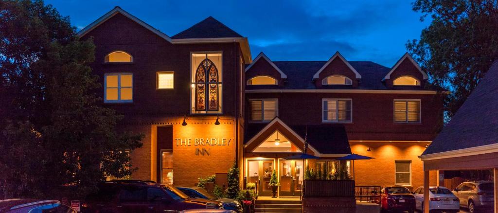 Central Boulder Hotel | The Bradley Boulder Inn