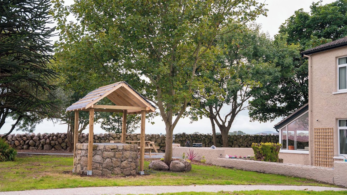 Annalong House | The Brambles Retreat in the Mourne Mountains, sleeps 16, 8 bedrooms and a bar