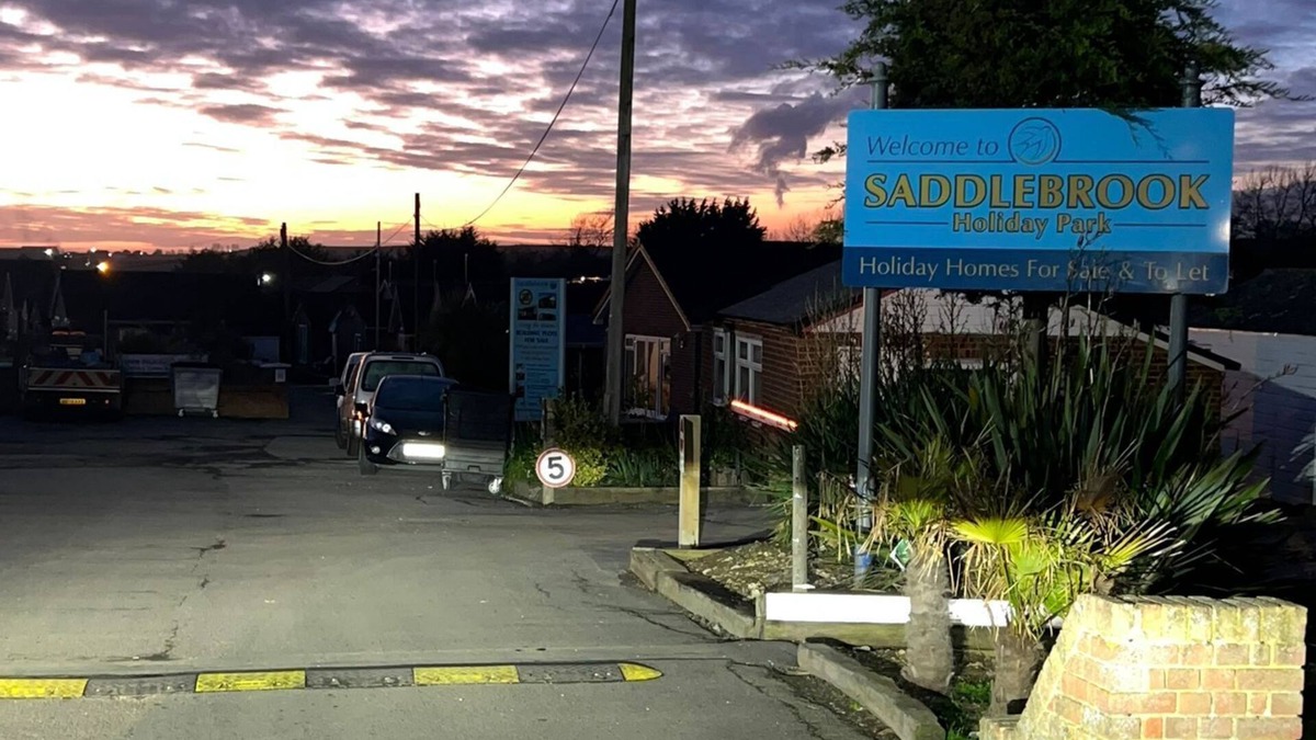 Warden Ski Chalet | The Brick Retreat nIn the heart of Leysdown-On-Sea