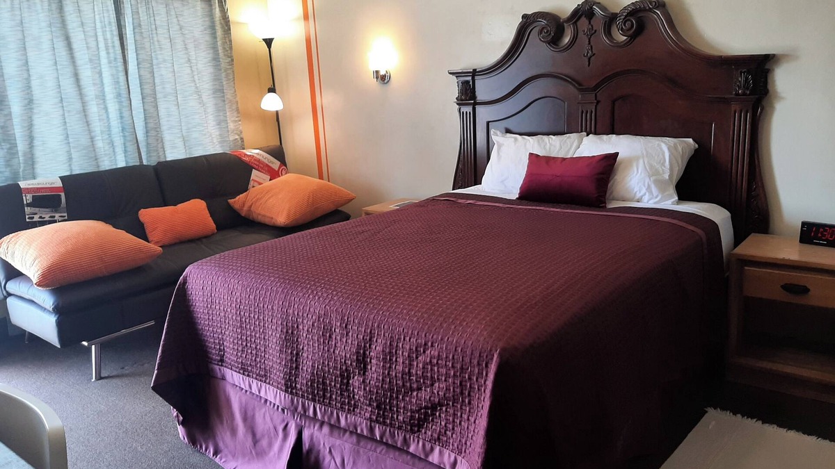 March Air Reserve Base Hotel | THE BROWN ROOM-Charming & Quiet THEMED Retro-Motel on Historic Route