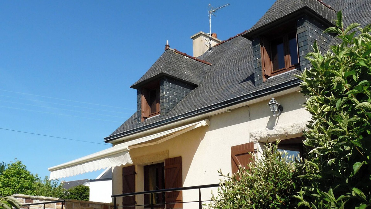 Morgat House | The Bruyères, Morgat. House for 9 people, 6 adults, 3 children and a baby.