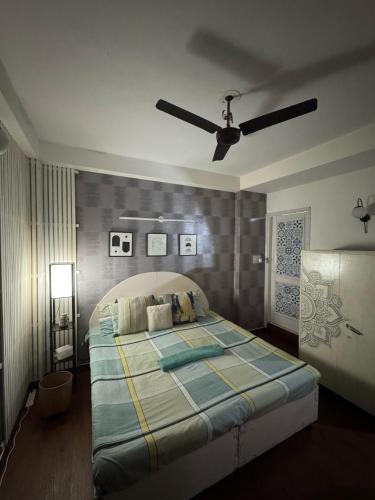 Malviya Nagar House | The Budget Room- With Washroom & Kitchenette