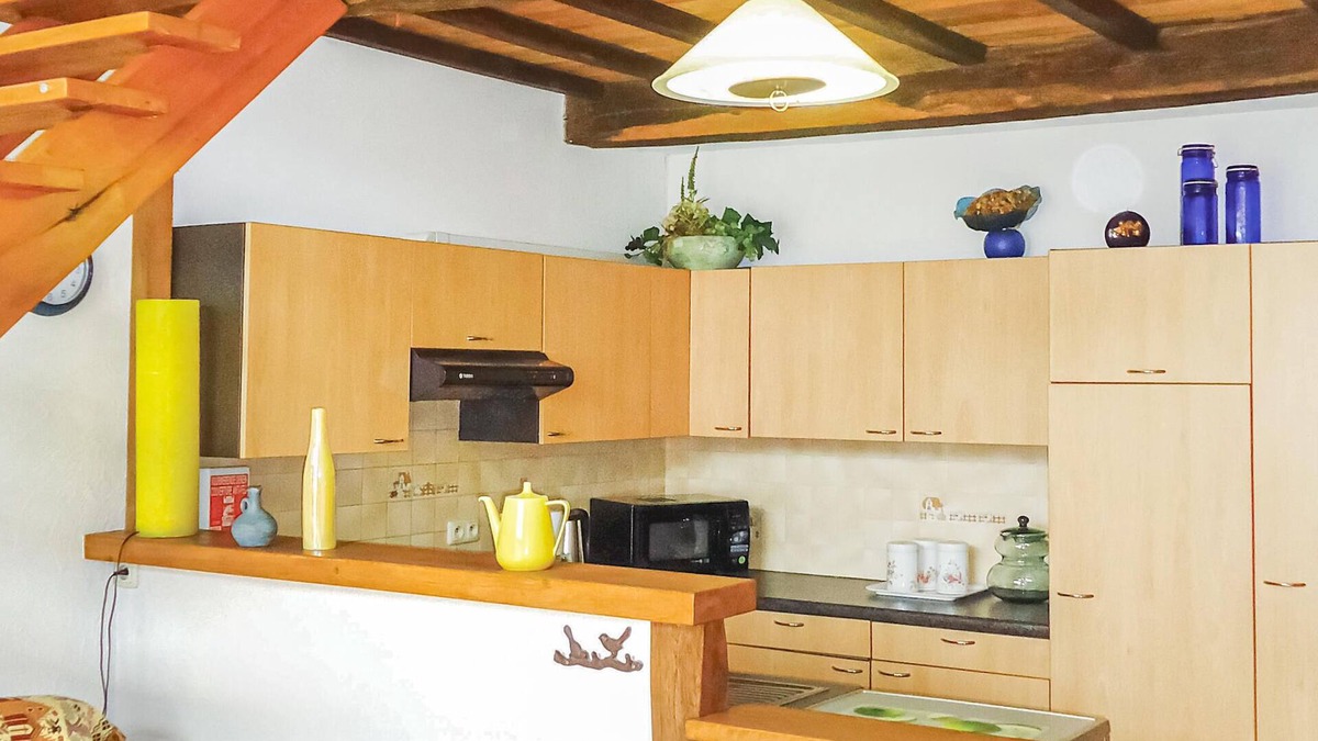 Daverdisse House | The building consists of this semi-detached house and additional 3 apartments.