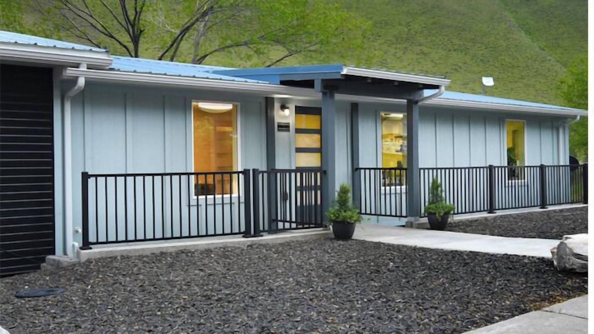 Riggins House | The Building on The River B&B