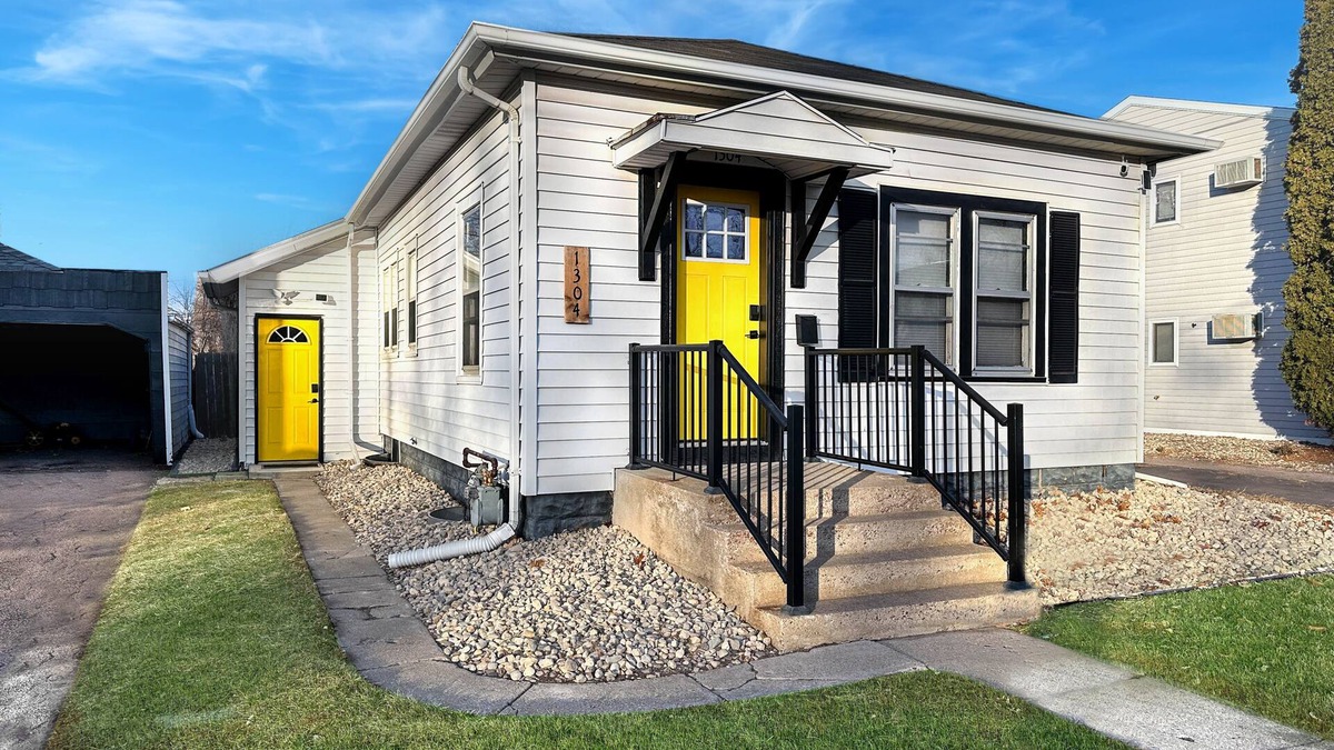 Sioux Falls House | The Bunga Glow: Modern, Cozy & Bright Near Downtown