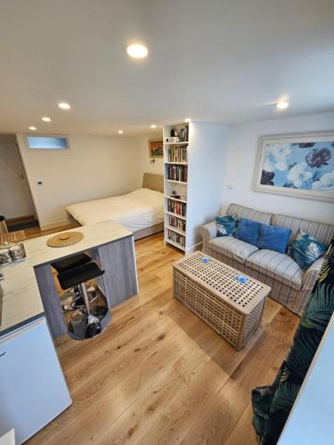 Westleigh Apartment | The Bungalow Annexe