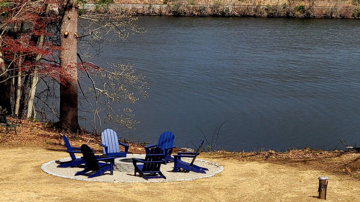 Mansfield Depot House | The Bungalow at Eagleville Lake nUnder 3 miles to UCONN!