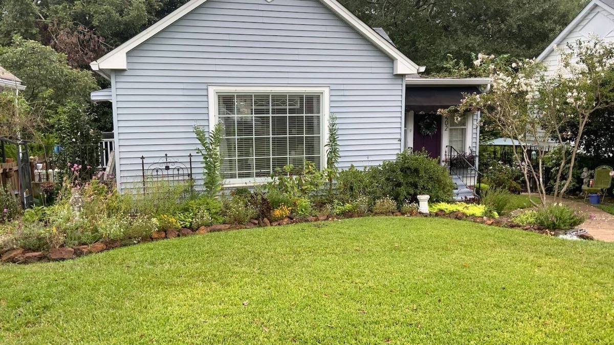 Ruston House | The Bungalow…cozy, comfortable, convenient! Three blocks to La Tech campus.