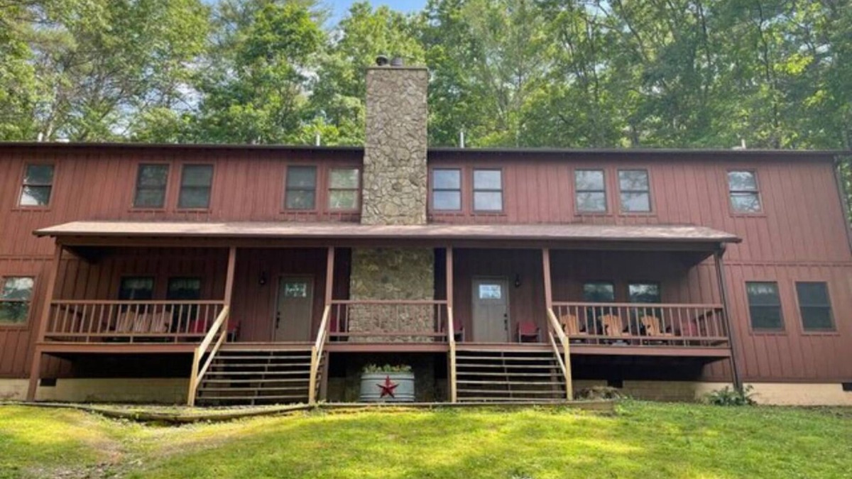 Springmaid Mountain Cabin | The Bunkhouse sleeps 40