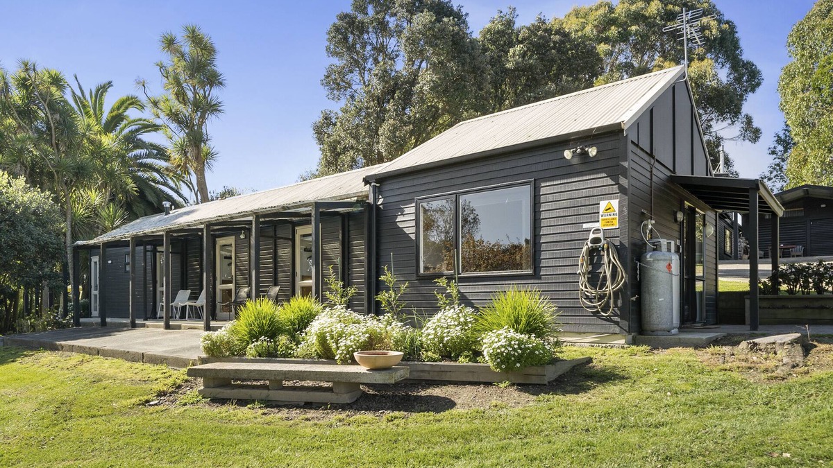 Te Horo House | The Bunkhouse - The Lodge Te Horo