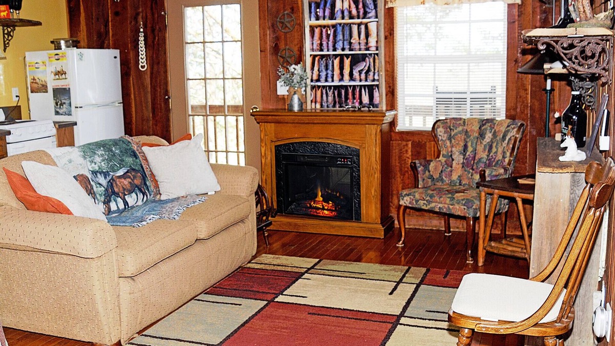 Sparta Cabin | "The BunkHouse" a Pet Friendly Cabin on a 50 Acre Horse Farm, The Bunkhouse - 1br Cabin w/View on a