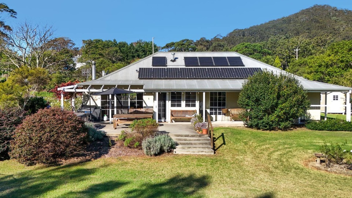 Far Meadow Cottage | The Byres - by Latitude South Coast