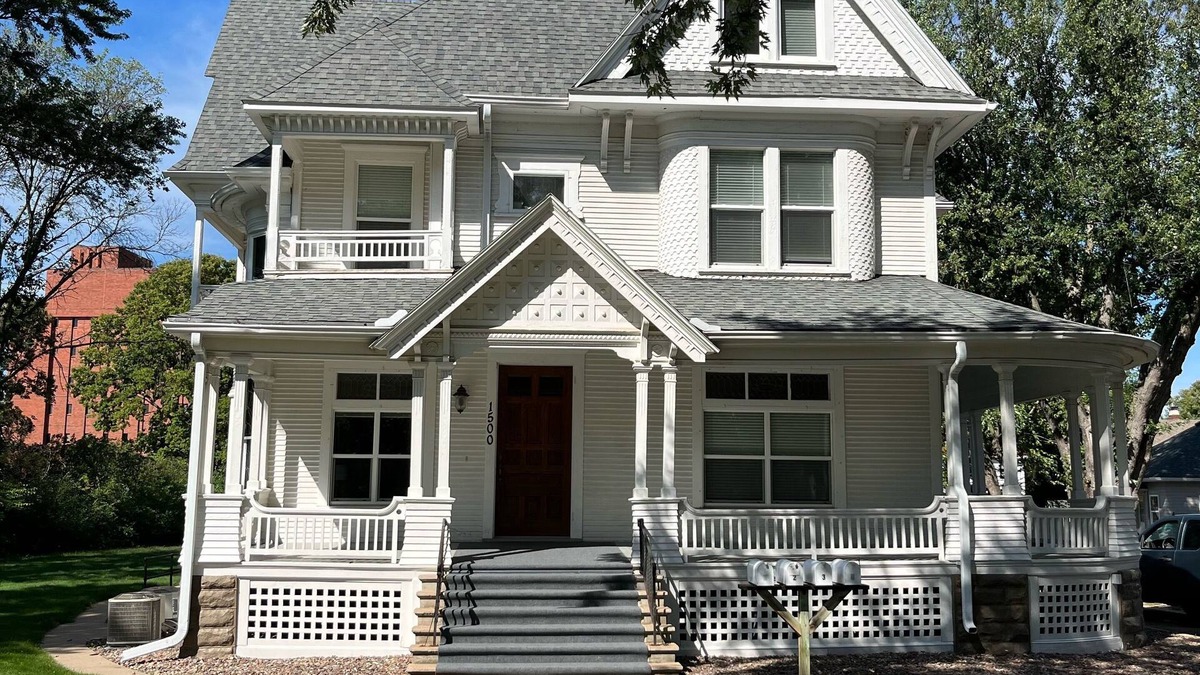 Eau Claire Apartment | The Byron A. Historic Eau Claire Home