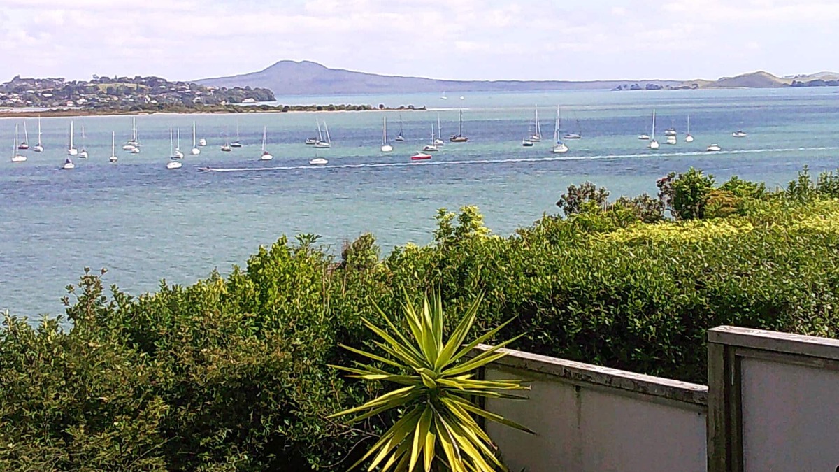 Auckland Cottage | The Cabana Half Moon Bay Quiet Private Setting with Panoramic Sea views