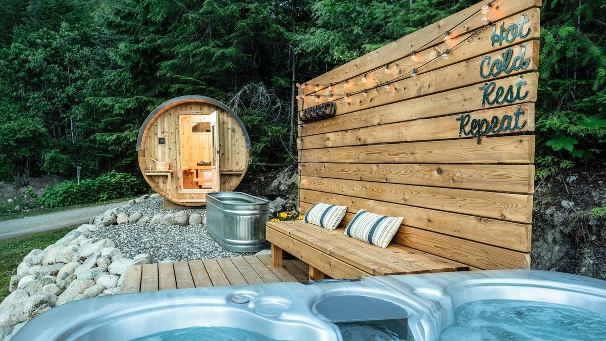 Mount Currie Bed & Breakfast | The Cabin at Sweetwater Lane Farm