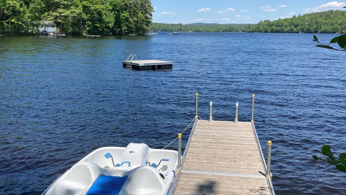 Harrison House | "THE CALLING LOON". A sunny 5 bedroom, 2 bath house on Crystal Lake! Sleeps 9.