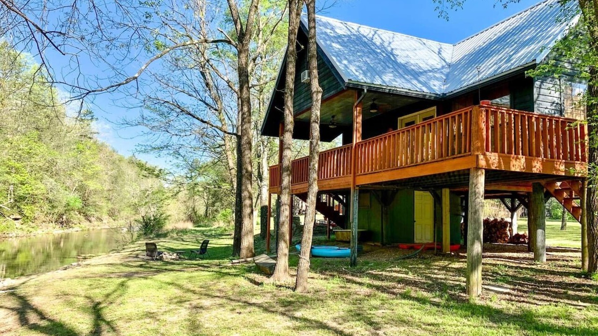 Boswell Cabin | The Camphouse ~ ON Livingston Creek
