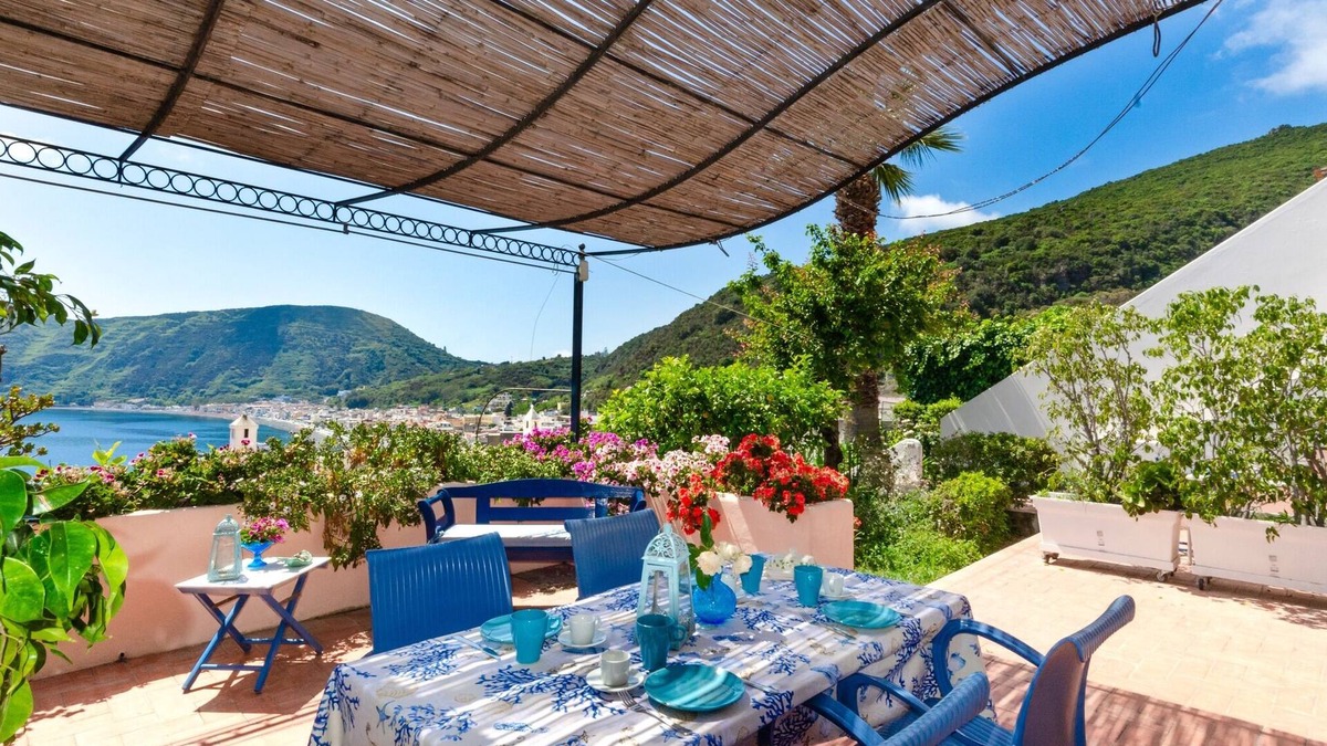 Canneto Condo | The "Captain's House" FLAT B, Canneto Bay view - 5 minutes from the beach