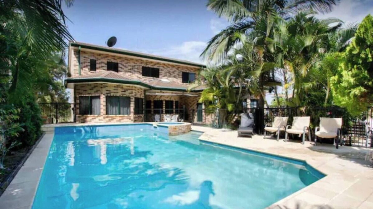 Hideaway Bay House | The Captains Retreat - Family Friendly Beach house