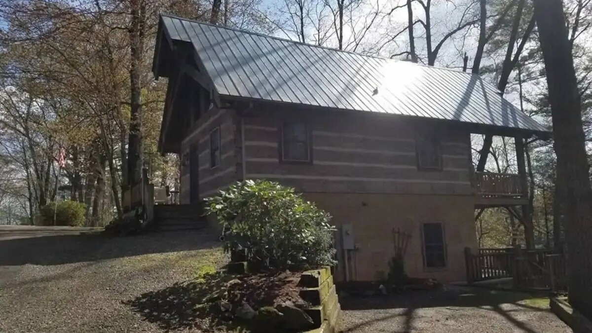 Waynesville Cabin | The Cardinal Suite at Hawthorn Haven- Lower Level