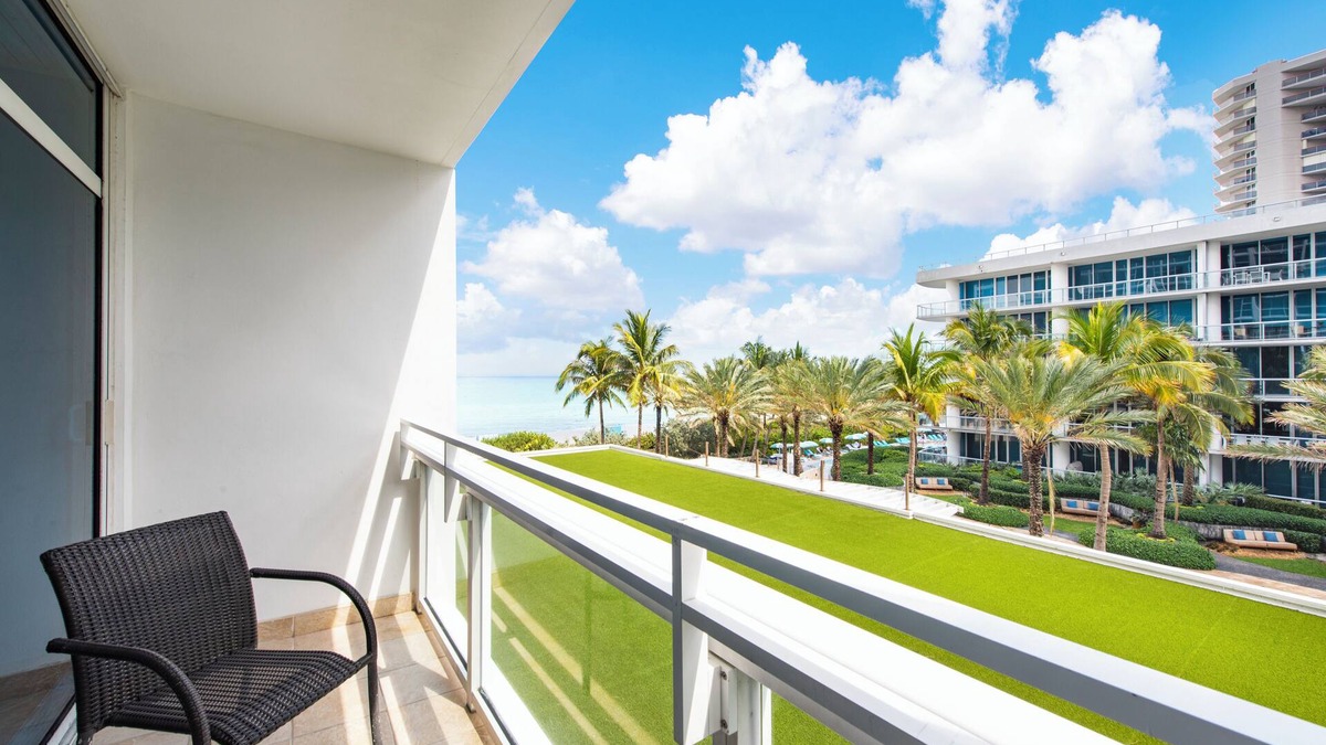 North Beach Condo | The Carillon Hotel One Bedroom with Balcony